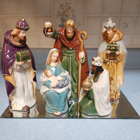 Kirklands Other - Kirklands Nativity Set